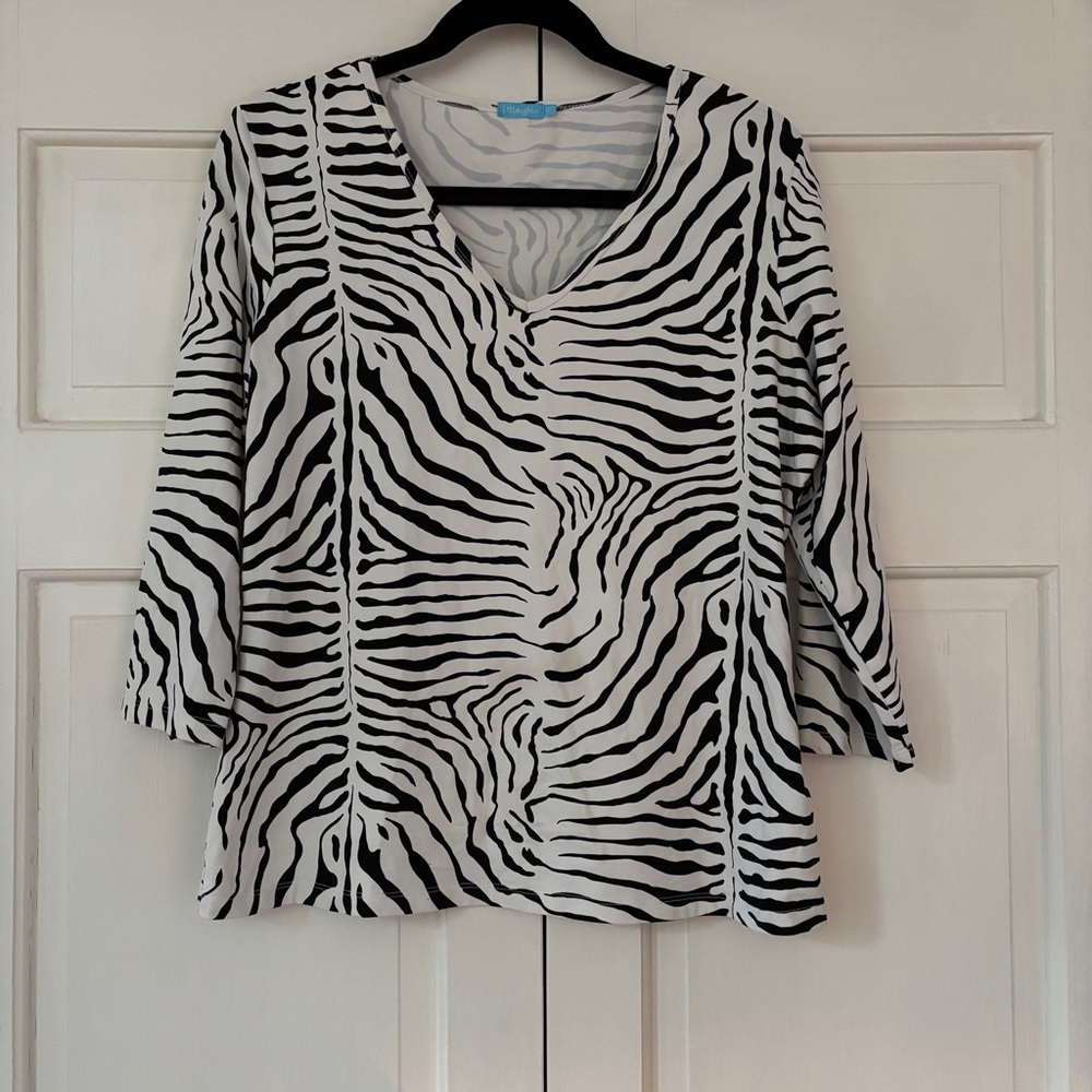 J. McLaughlin Black and White Zebra Print Blouse V Neck Size Large Animal Print